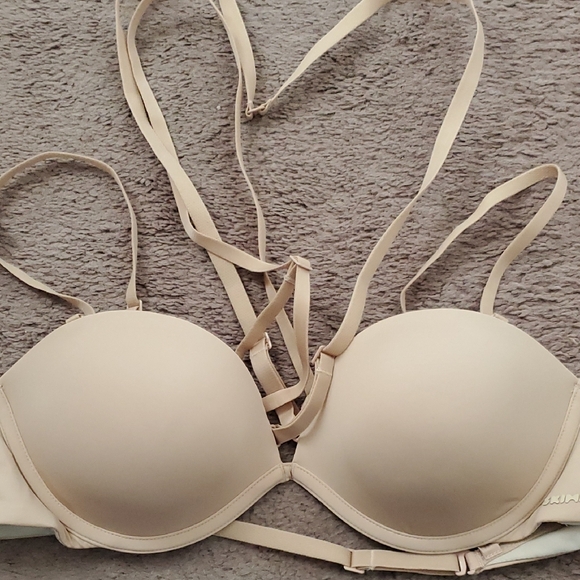 SKIMS Clay Multi Way Underwire Bra - Picture 4 of 8